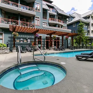 Apartment Alpenglow Suite: Village Mountain Retreat